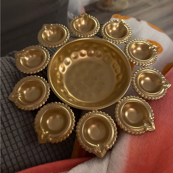Gold Decorative Diwali Diya bowl - Picture 3 of 3